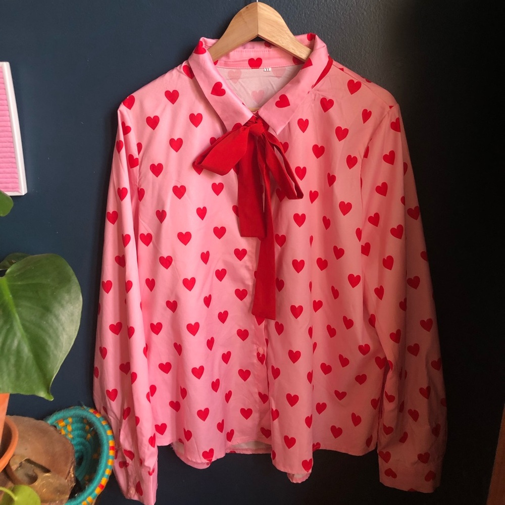 Tie neck heart blouse with removable tie
